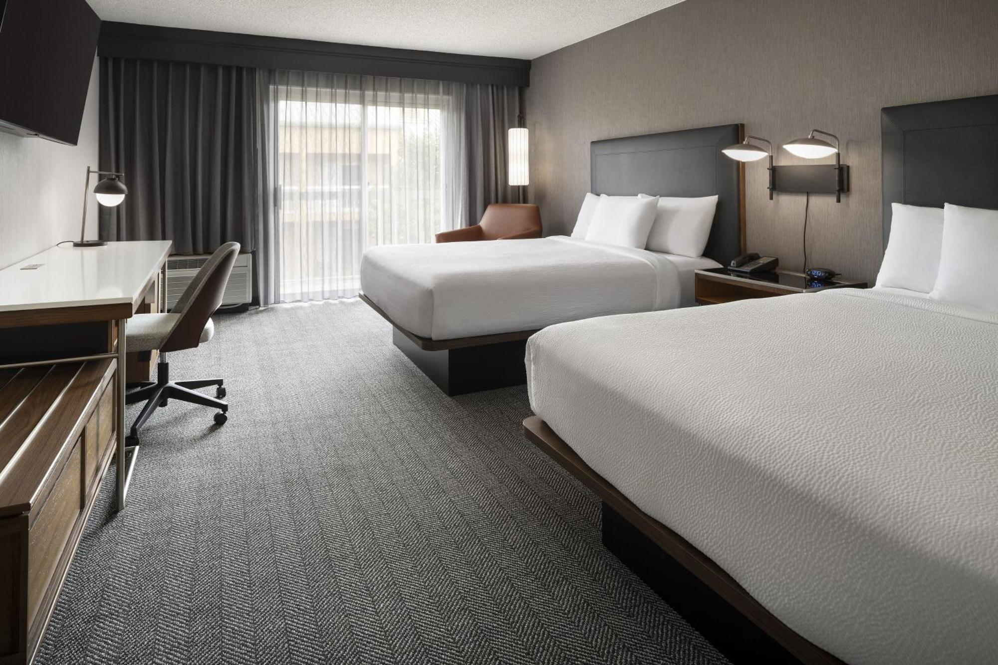 Courtyard By Marriott San Mateo פוסטר סיטי מראה חיצוני תמונה
